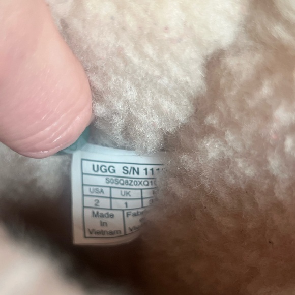 Ugg boots - Picture 6 of 6